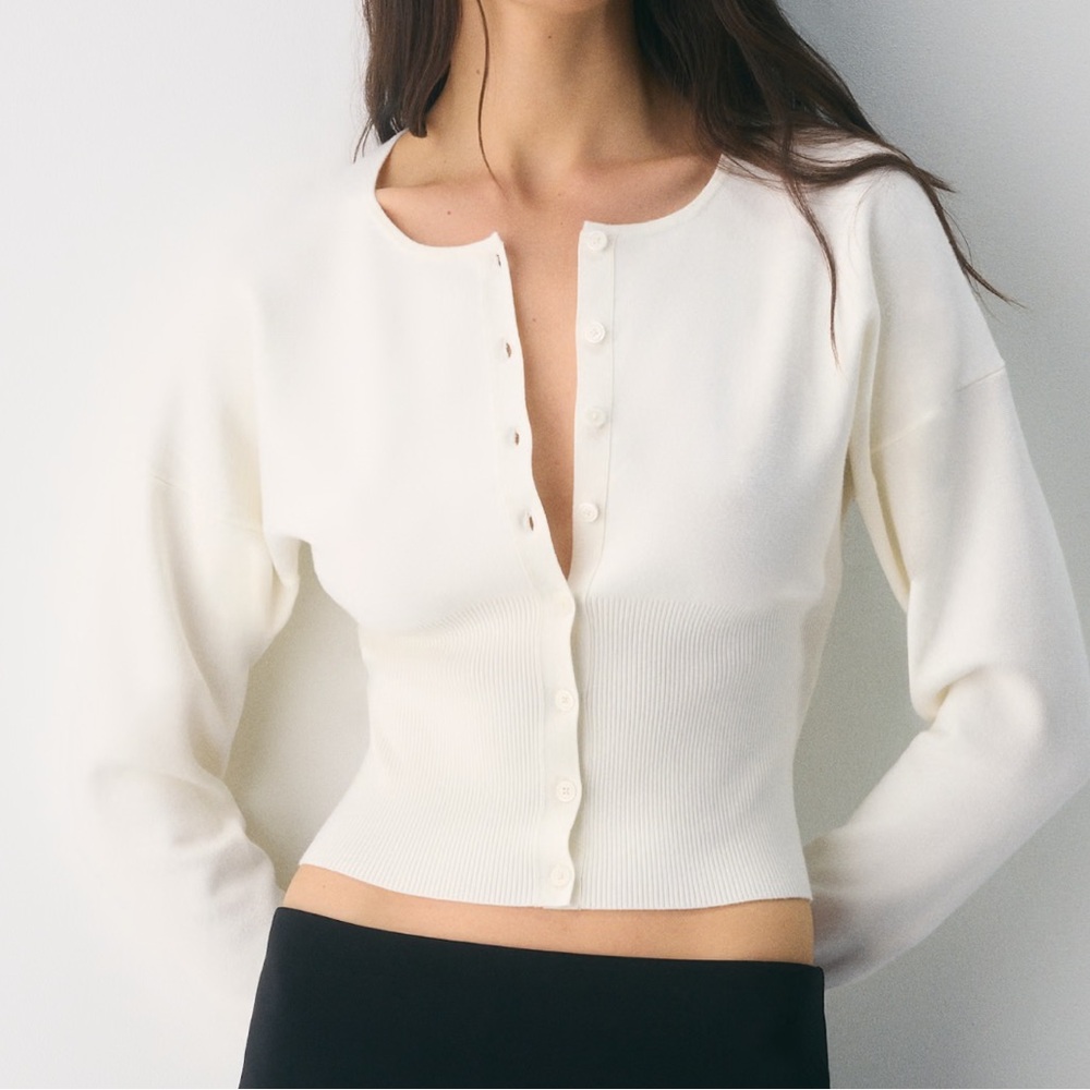 Aritzia Golightly — Tailored Minimalist Design